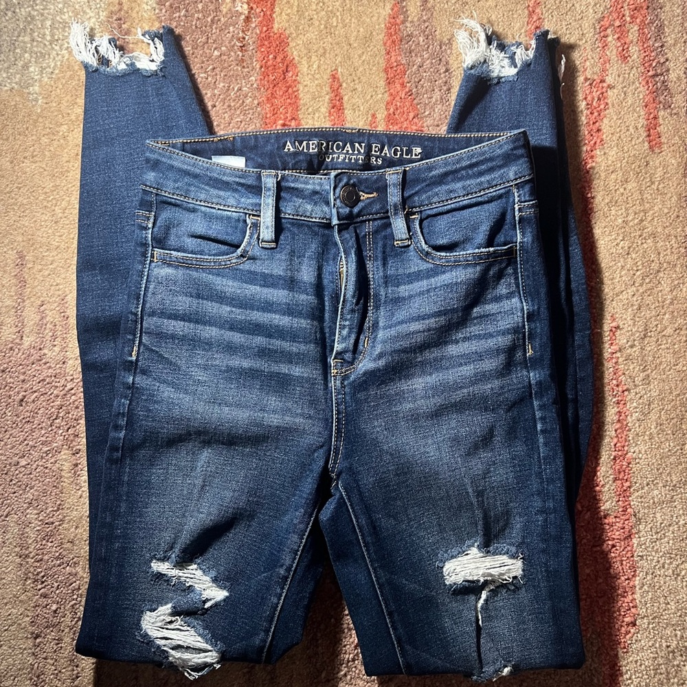 ✨3/$33 SALE     American eagle high rise ripped jeans